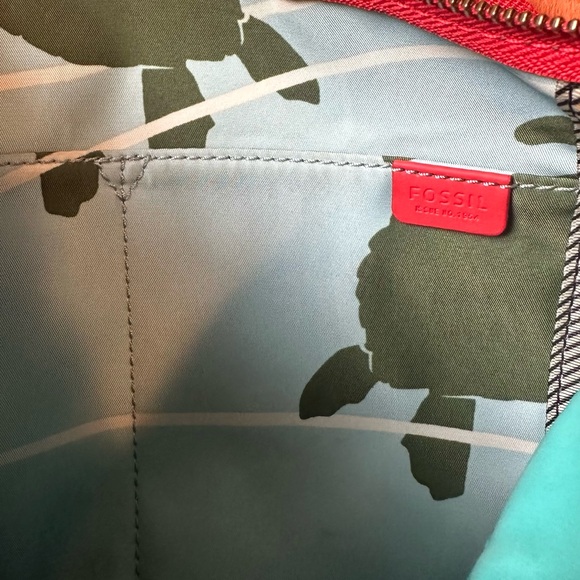 Fossil Green Turtle Print Blue & Red Crossbody Bag Purse - Picture 6 of 7